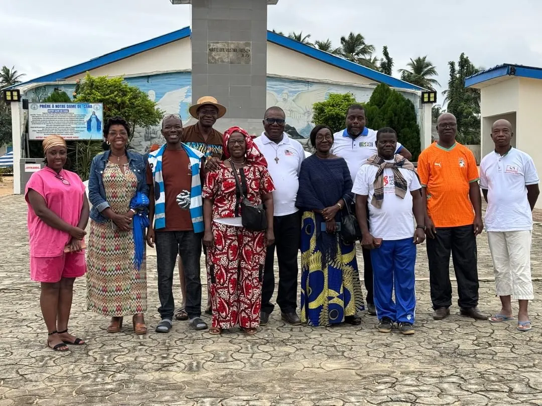 Le groupe devant la chapelle Notre-Dame de Cana